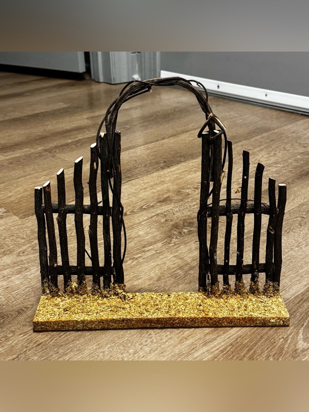 Rustic Twig Garden Gate Décor with Gold Base